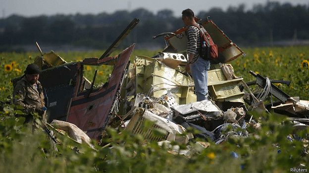 Американские разведслужбы основывают свои выводы о причинах крушения рейса MH17 на перехваченных коммуникациях, спутниковых снимках и анализе соцсетей