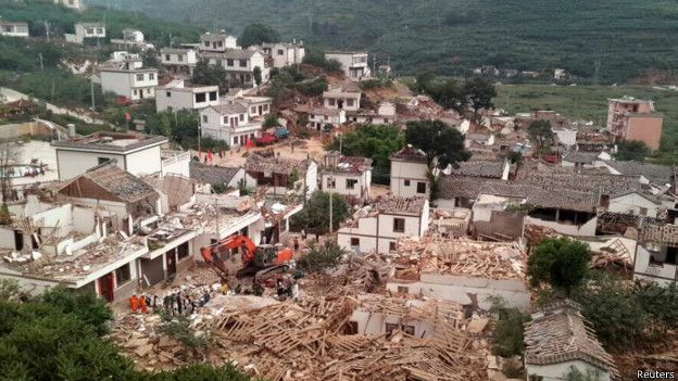 Особенно пострадал уезд Лудян, где много разрушенных домов