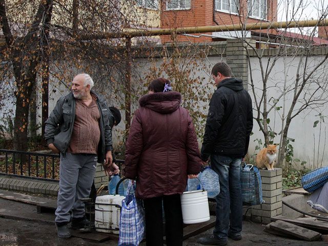 Самопровозглашенные Луганская и Донецкая народные республики опубликовали обращение к руководству Украины с требованием не прекращать социальные выплаты населению, проживающему на территориях, подконтрольным вооруженным бойцам ДНР и ЛНР. Фото: Global Look Press