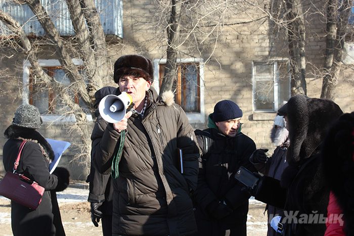 Житель Исатайского района Сагингали Капизов на митинге. 