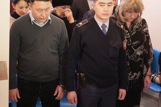 Агитаеву и Чемпаловой надели наручники после оглашения приговора. Фото: ng.kz 