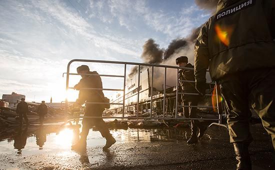 Пожар в торговом центре «Адмирал» в Казани. Фото: ТАСС 