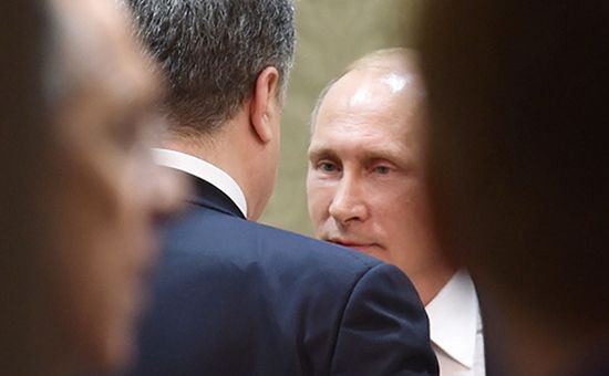 Президент России Владимир Путин (справа) и президент Украины Петр Порошенко. Фото: Getty Images  