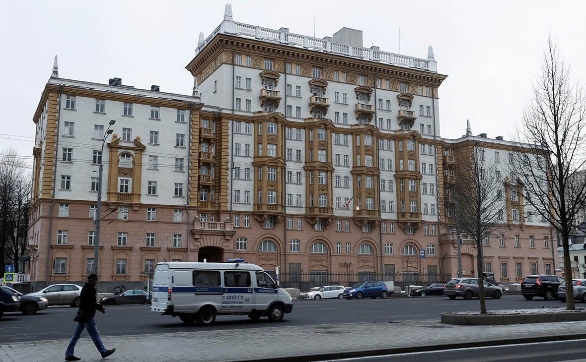 Картинки по запросу решение Москвы выслать 755 дипломатов США