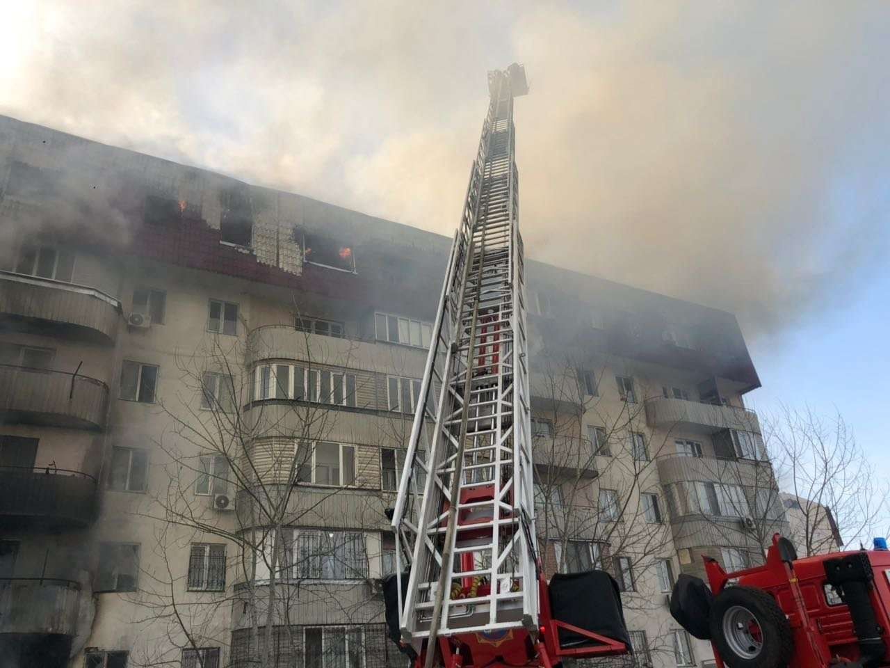 Двоих детей, запертых в квартире, спасли при пожаре в Алматы — новости на  сайте Ак Жайык