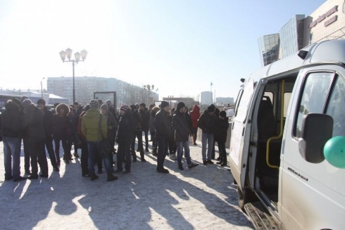 Over 50 fit in Gazelle minibus in Uralsk - flash mob
