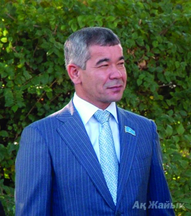Amanzhan Ryskaliyev vacates a seat, yet remains in the party