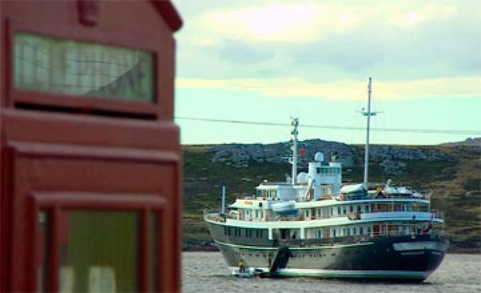 Falklands holds vote over UK status