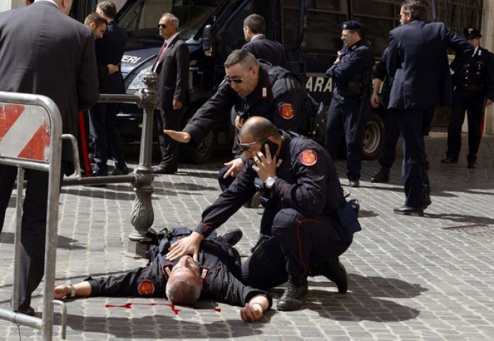 3 Shot Near Premier’s Office as Italy’s Cabinet Is Sworn In