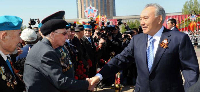 Nazarbayev congratulates Kazakhstan citizens with Victory Day