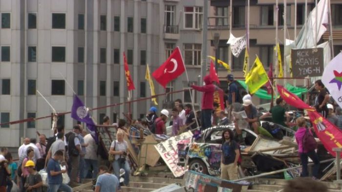 Turkey protests: Ruling AK party may hold vote on park