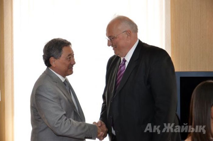 Governor meets Serbian ambassador
