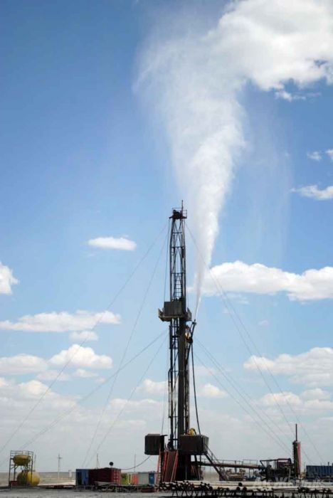 Matin well blows out in Atyrau Oblast