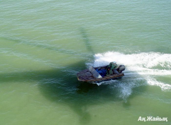 Kazakh border guards save drowning Russian poacher in Caspian