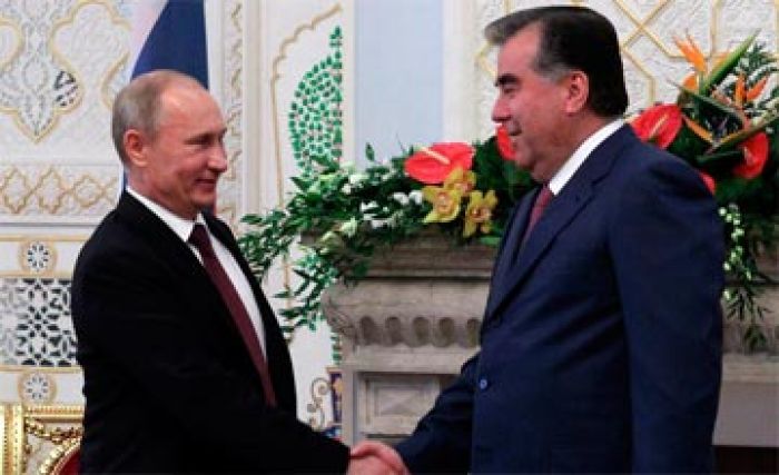 Russia keeps Tajik base, risking Taliban face-off