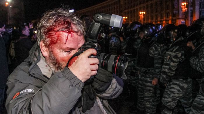 Kiev - NY Times, AFP, Euronews, Reuters journalists among at least 40 mass media employees injured in clashes with police