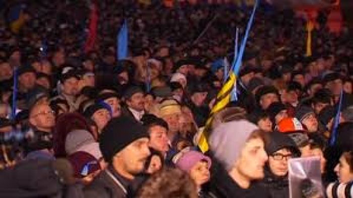 Thousands Protest Ukraine’s deal with Russia