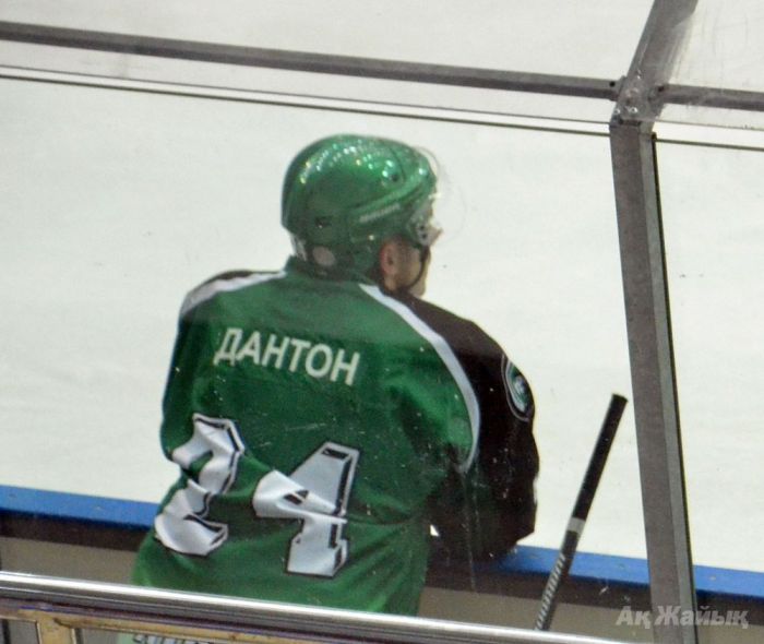Ex-NHL, “bad guy” Mike Danton leaves Atyrau hockey club