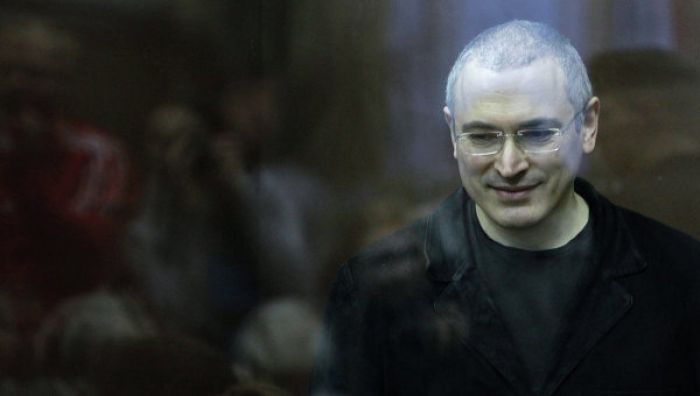 Khodorkovsky Walks Free after Putin Signs Pardon
