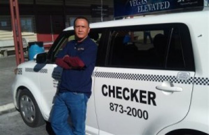 Las Vegas cabbie finds $300,000 in backseat, returns it to poker player