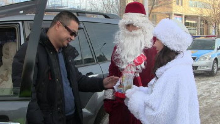 Traffic Policemen Dressed as Santa and Snow Maiden Give Away New Year Gifts to Drivers and Pedestrians