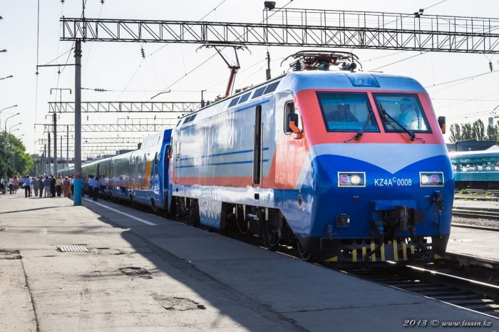 Free riders travelled hidden in “Talgo” train diesel electric car
