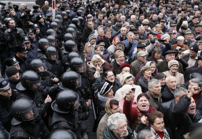 Ukraine protests: 'this is the last war'