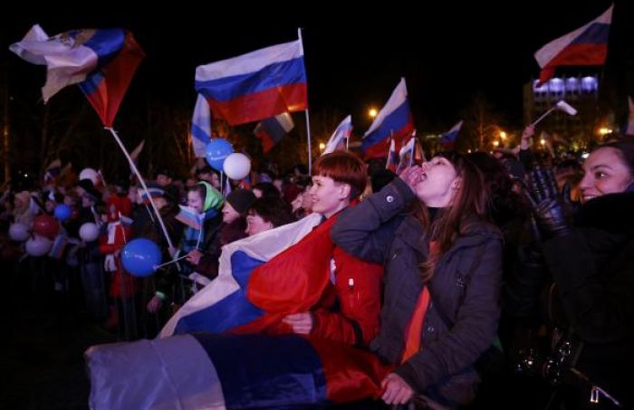 Crimeans vote over 90 percent to quit Ukraine for Russia