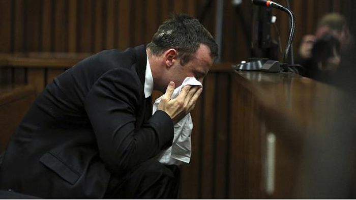 Tearful Oscar Pistorius apologies in court for killing Reeva Steenkamp