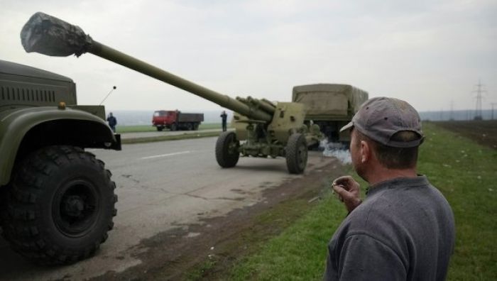 Army Attacks Protesters in Eastern Ukraine, First Wounded Reported