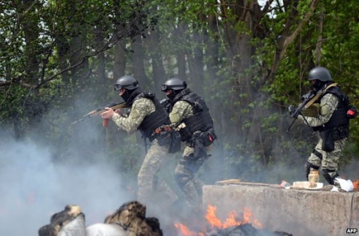 Ukraine crisis: Army moves to retake Sloviansk