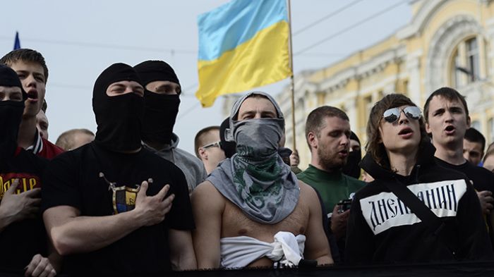 Football ultras attack anti-govt protesters in eastern Ukraine (VIDEO, PHOTOS)