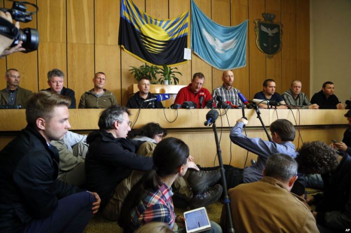 Ukraine: OSCE confirms release of European military observers in Slovyansk