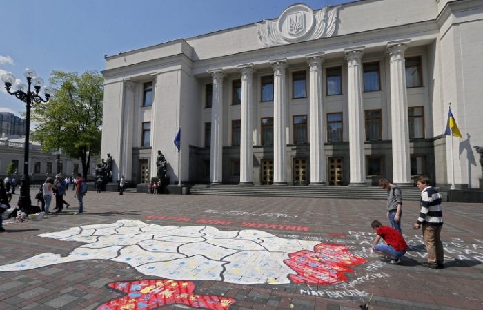 East Ukranian Luhansk ‘people’s governor’ orders referendum May 11