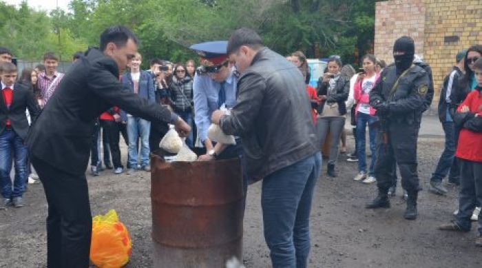 $0.5 mln heroin burned publicly in Kazakhstan