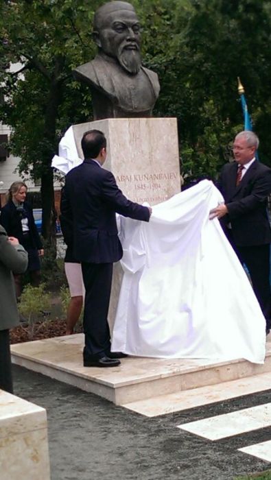 Monument to great Kazakh poet Abai uveiled in Budapest