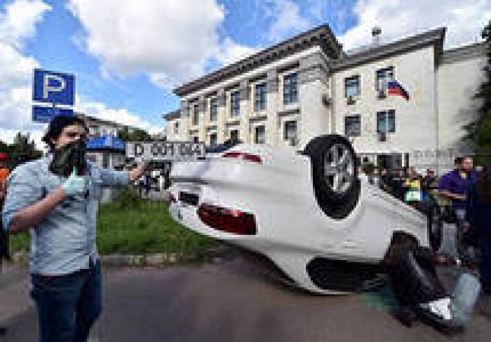 People picketing Russian Embassy in Kyiv as sign of protest against Russia's policy