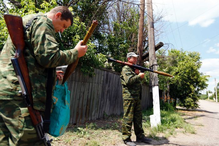 Ukraine rebels speak of heavy losses in battle against government troops