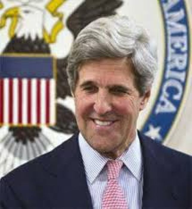 Kerry arrives in Afghanistan to meet candidates