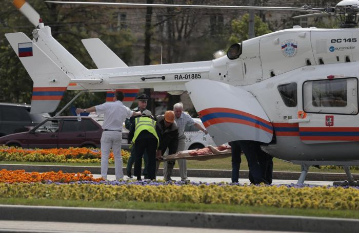 Deadly subway train derailment in Moscow (Photos)