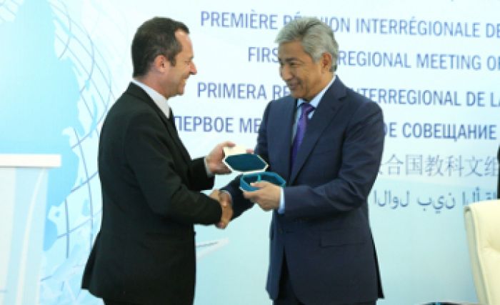 Astana Mayor awarded UNESCO Silk Road medal