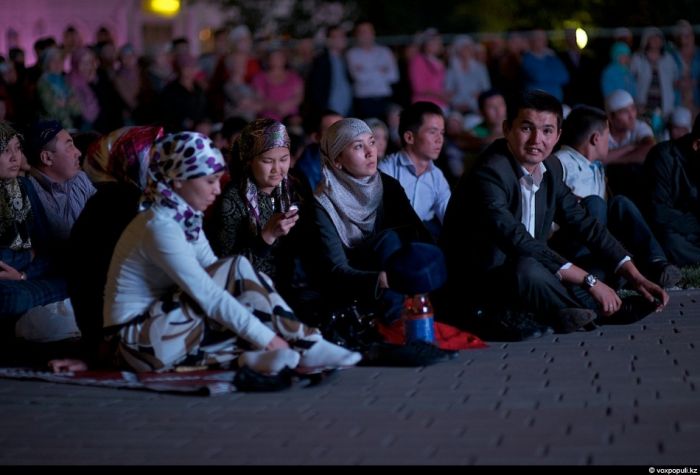 Today Muslims celebrate Kadyr Tuni - Night of the Holy Quran Revelation