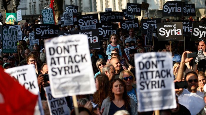 ‘Don't bomb Iraq & Syria!’ Stop the War protests at Downing Street