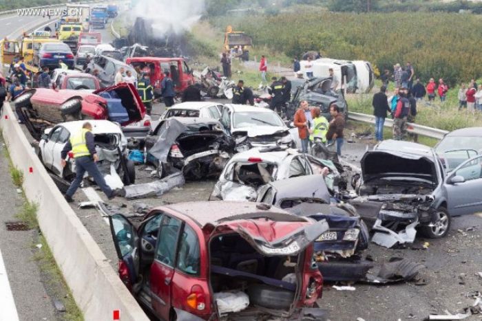 Five Dead, 30 Injured in 40 Car pile-up in Greece