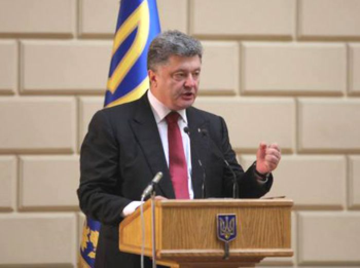 Poroshenko wants to give special status to English language