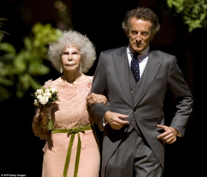 Duchess of Alba: Spain's richest aristocrat dies aged 88