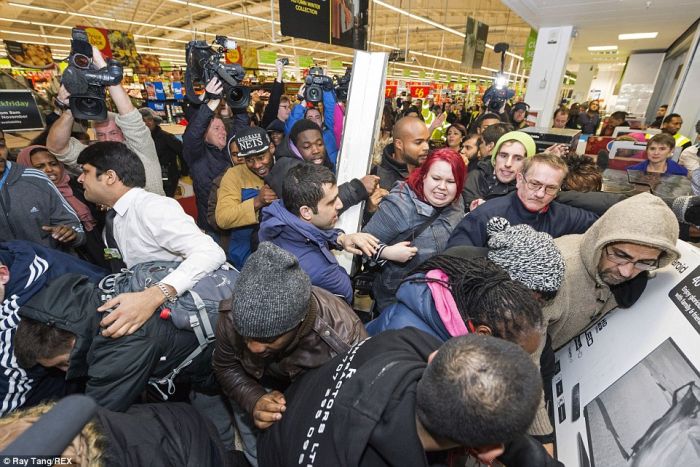 Black Friday mayhem (+Video)