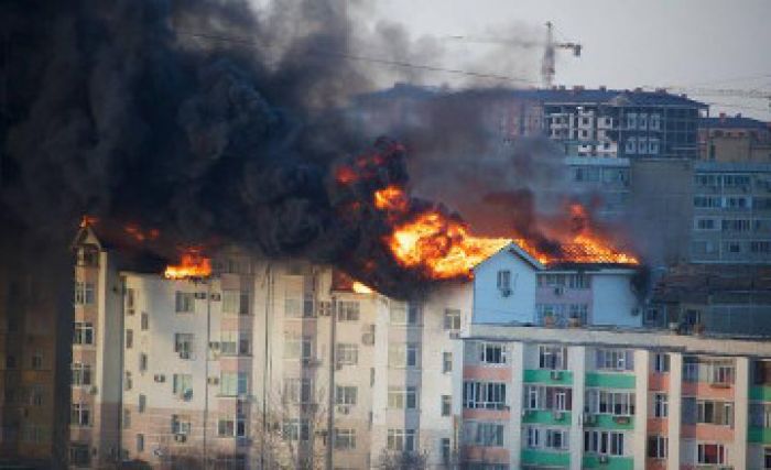 Wind fans massive flames in house fire in Aktau