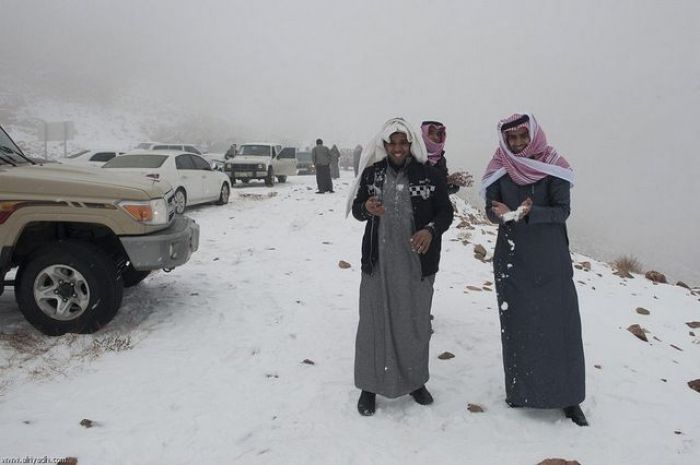 Snow fell in Saudi Arabian desert