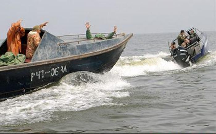 Border guards detain 4 Azeris engaged in illegal fishing in Caspian Sea